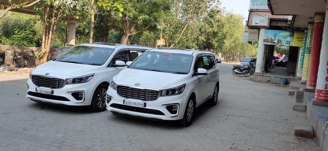 Rent Kia Carnival Limousine Luxury Car for Outstation in Delhi