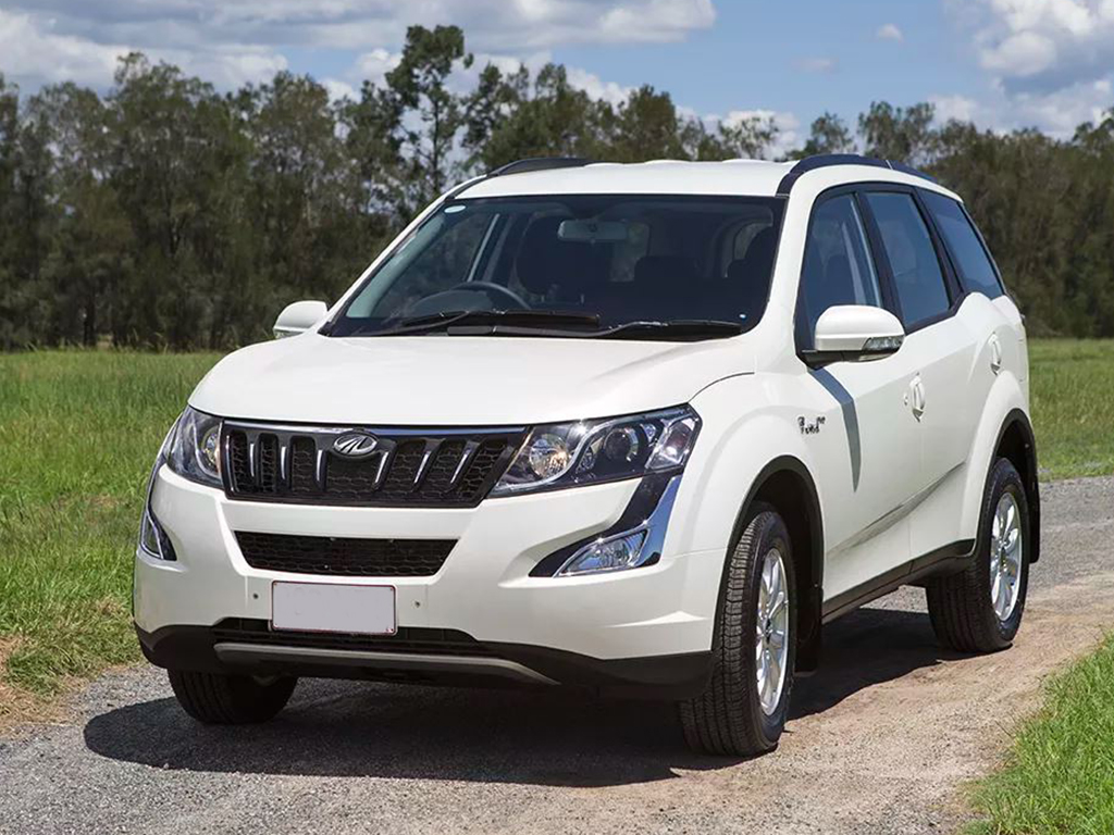 2018-mahindra-xuv500-white-web