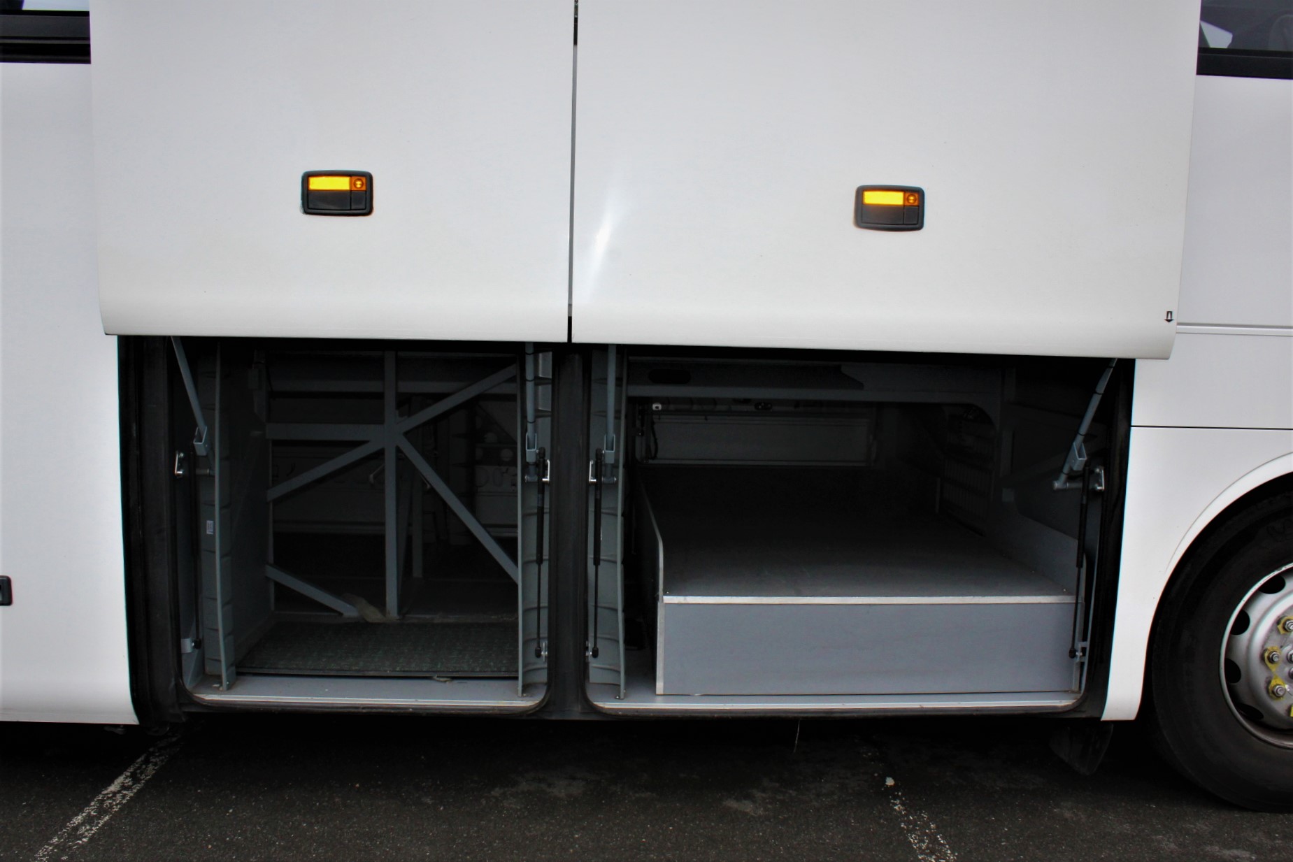 mercedes-bus-on-rent-in-delhi