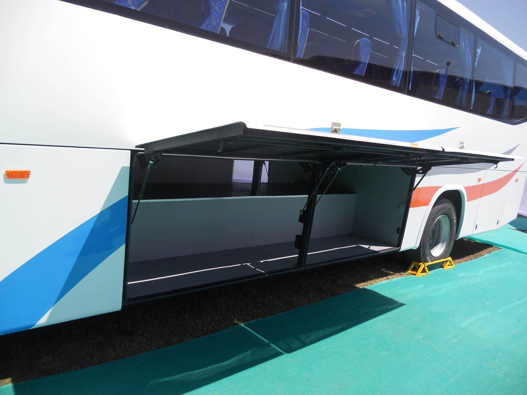 luggage-space-in-tata-coaches