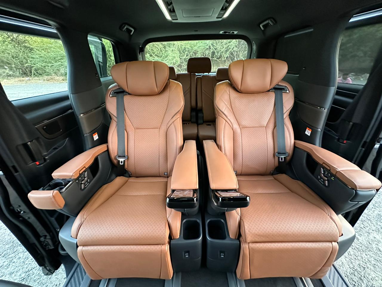 luxury-car-rental-delhi-airport